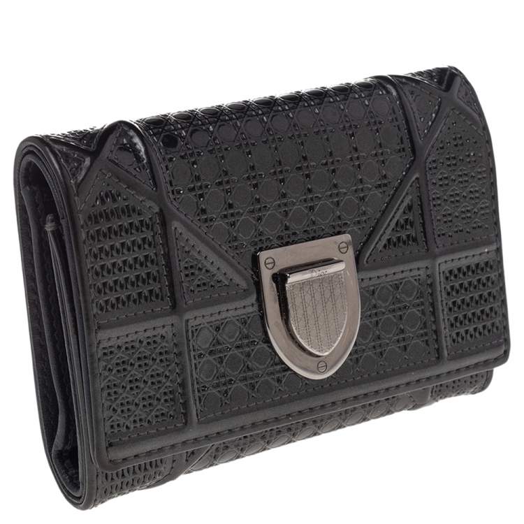 Pre Owned Dior Metallic Grey Micro Cannage Patent Leather Diorama Trifold Wallet