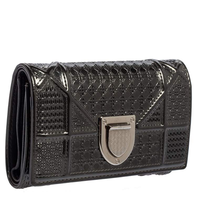Pre Owned Dior Grey Micro Cannage Patent Leather Diorama Trifold Wallet