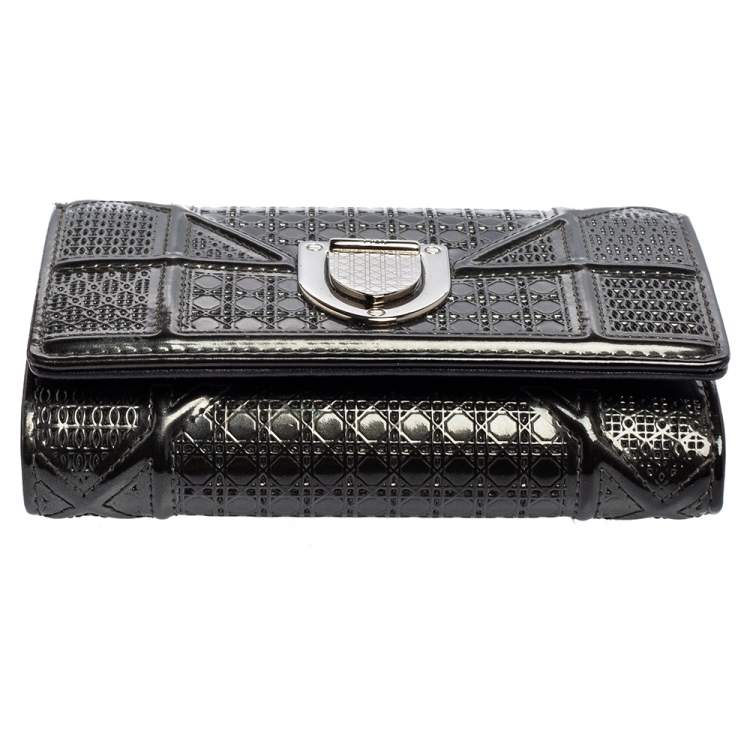 Pre Owned Dior Grey Micro Cannage Patent Leather Diorama Trifold Wallet