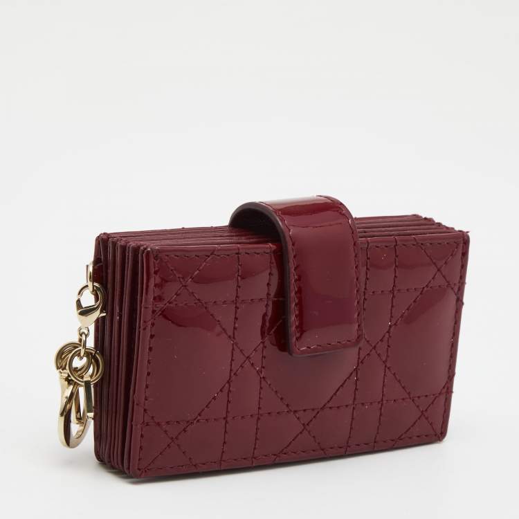 مملوكة مسبقًا Dior Red Cannage Patent Leather Lady Dior 5 Gusset Card Holder