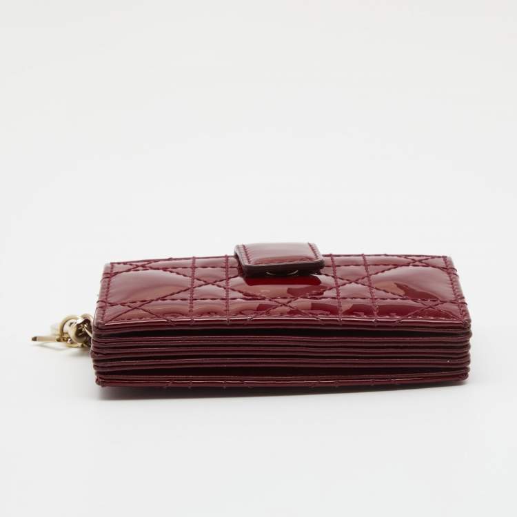 مملوكة مسبقًا Dior Red Cannage Patent Leather Lady Dior 5 Gusset Card Holder