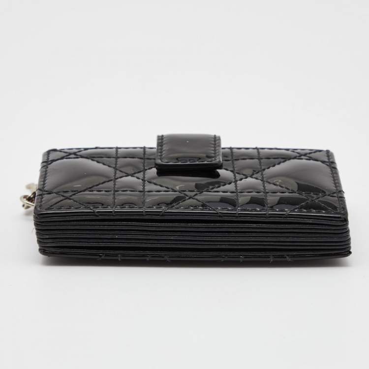 مملوكة مسبقًا Dior Black Patent Leather Compact Wallet