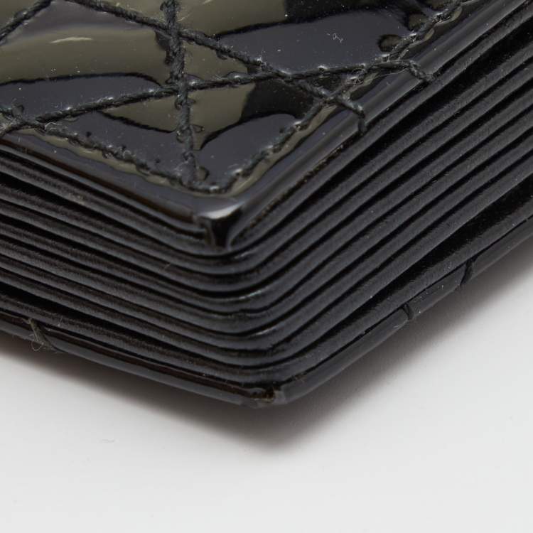 مملوكة مسبقًا Dior Black Patent Leather Compact Wallet