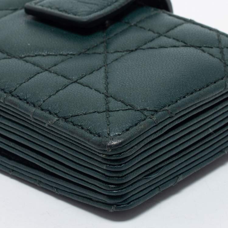 مملوكة مسبقًا Dior Green Cannage Leather Lady Dior 5 Gusset Card Holder