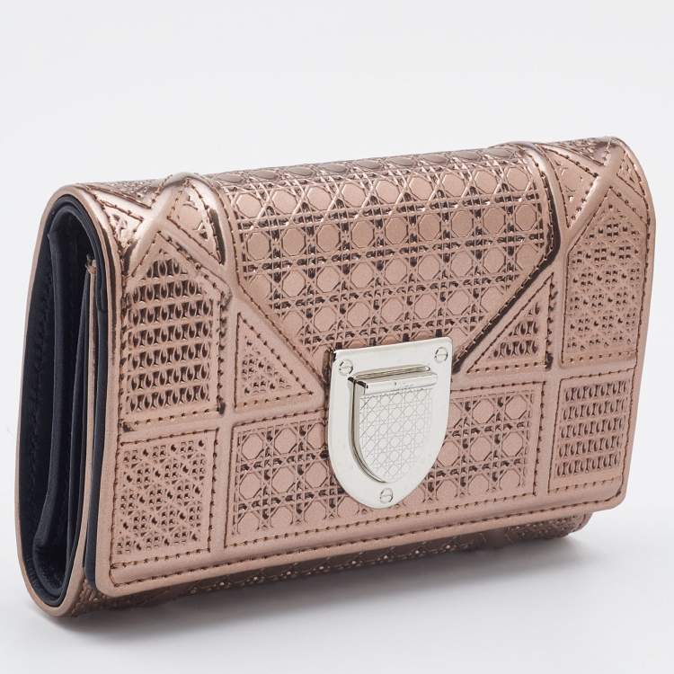 Pre Owned Dior Metallic Micro Cannage Patent Leather Diorama Trifold Wallet