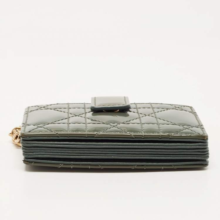 مملوك�ة مسبقًا Dior Green Cannage Patent Leather 5 Gusset Card Holder