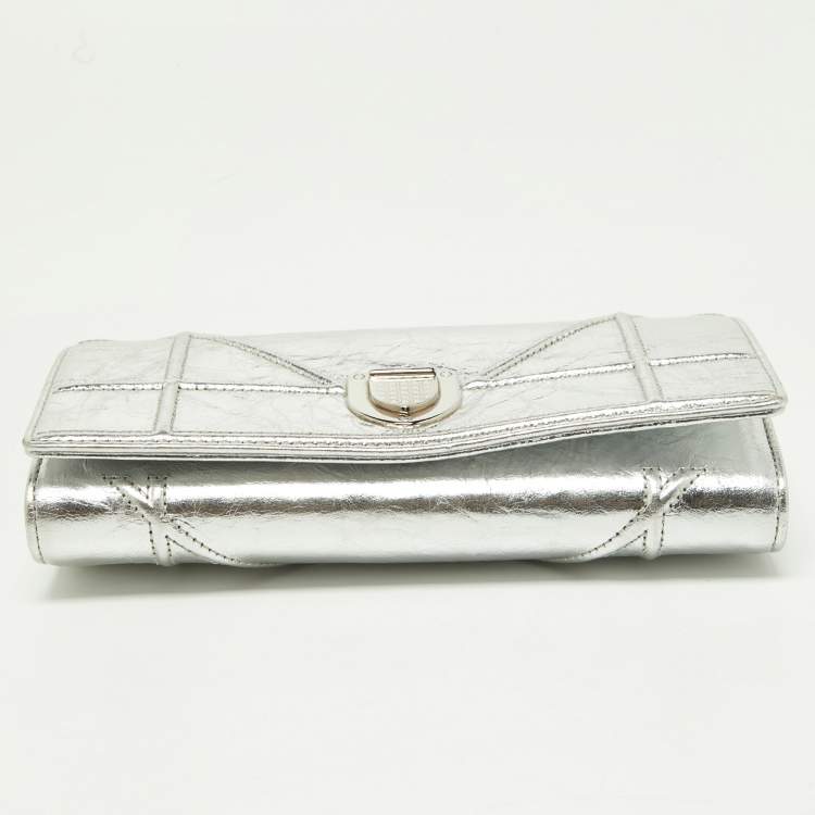 Pre Owned Dior Silver Leather Diorama Wallet On Chain