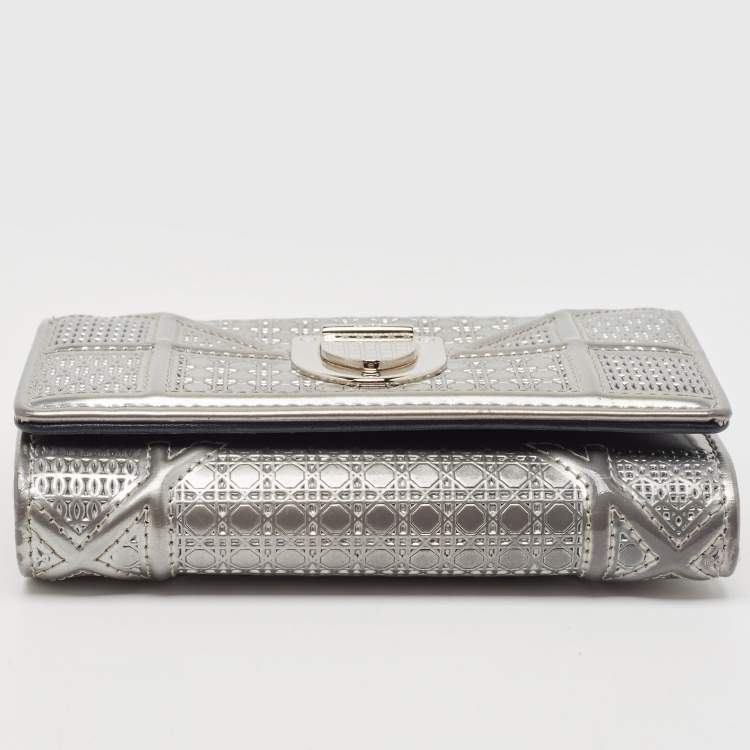 Pre Owned Dior Silver Cannage Patent Leather Diorama Trifold Wallet