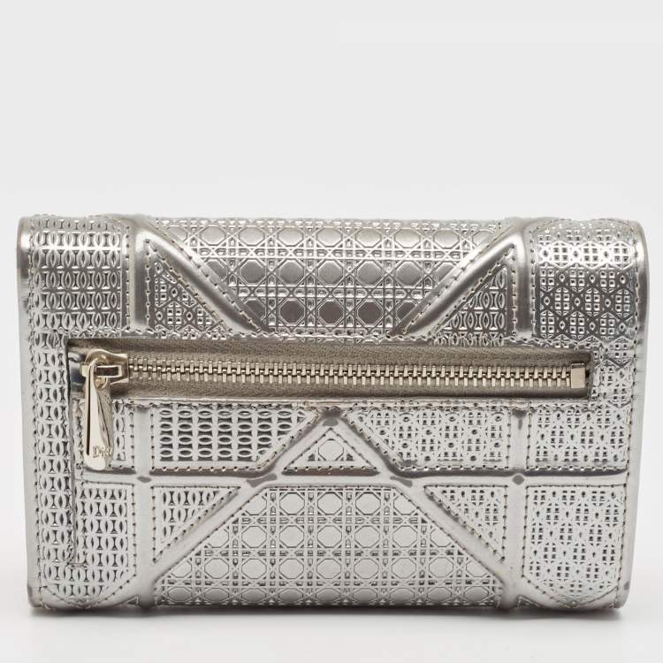 Pre Owned Dior Silver Cannage Patent Leather Diorama Trifold Wallet