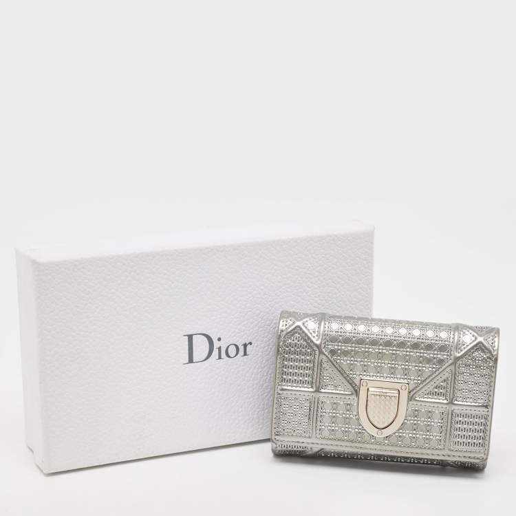 Pre Owned Dior Silver Cannage Patent Leather Diorama Trifold Wallet