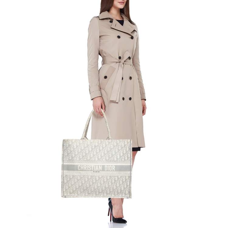 Pre Owned Dior Grey Oblique Embroidered Canvas Large Book Tote