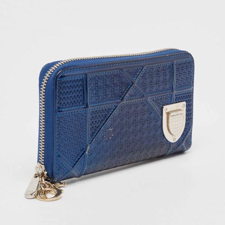 Pre Owned Dior Blue Micro Cannage Patent Leather Diorama Zip Around Wallet