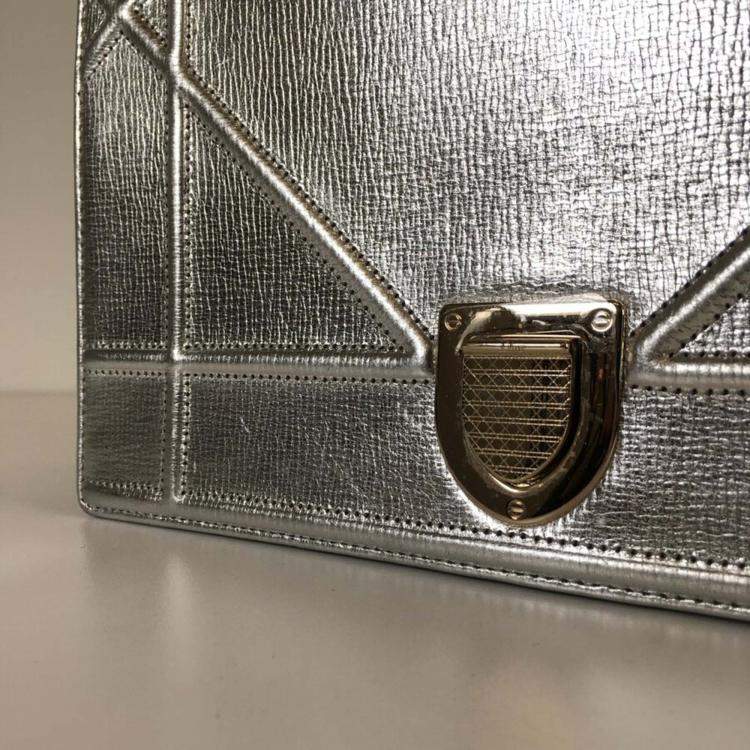 Pre Owned Dior Silver Leather Medium Diorama Shoulder Bag