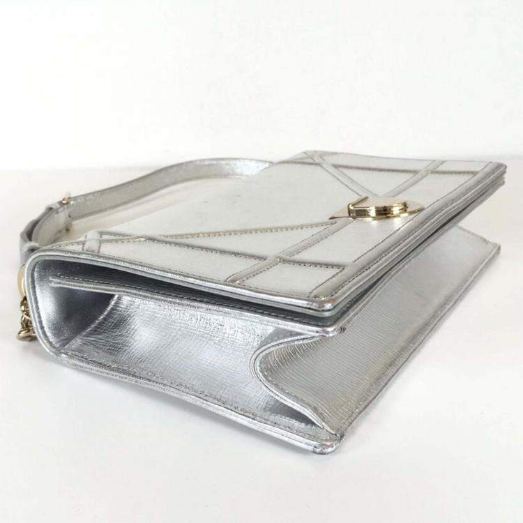Pre Owned Dior Silver Leather Medium Diorama Shoulder Bag
