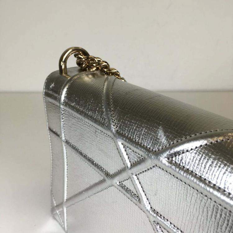 Pre Owned Dior Silver Leather Medium Diorama Shoulder Bag
