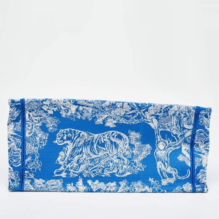 Pre Owned Dior Blue/White Embroidered Canvas Medium Toile de Jouy Book Tote 