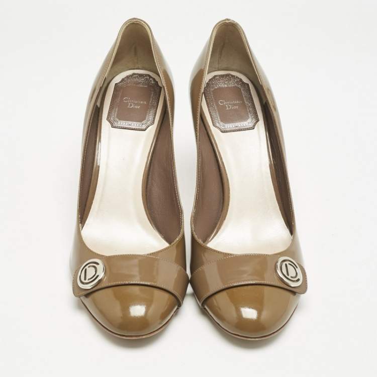 مملوكة مسبقًا Dior Brown Patent Leather Logo Round Toe Pumps Size 36.5