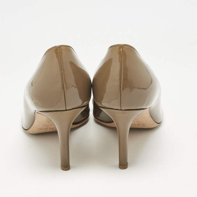 مملوكة مسبقًا Dior Brown Patent Leather Logo Round Toe Pumps Size 36.5