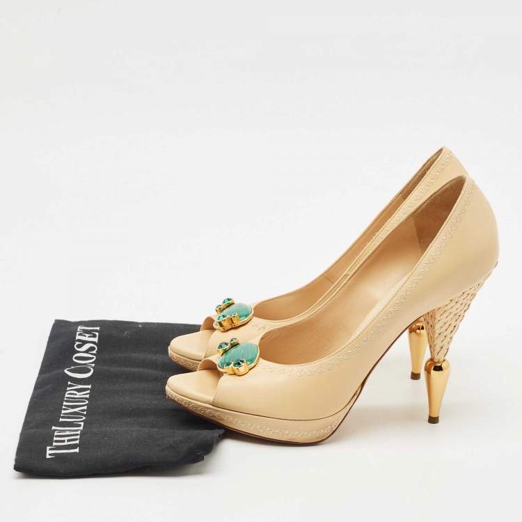 مملوكة مسبقًا Dior Cream Leather and Raffia Embellished Peep Toe Pumps Size 40.5