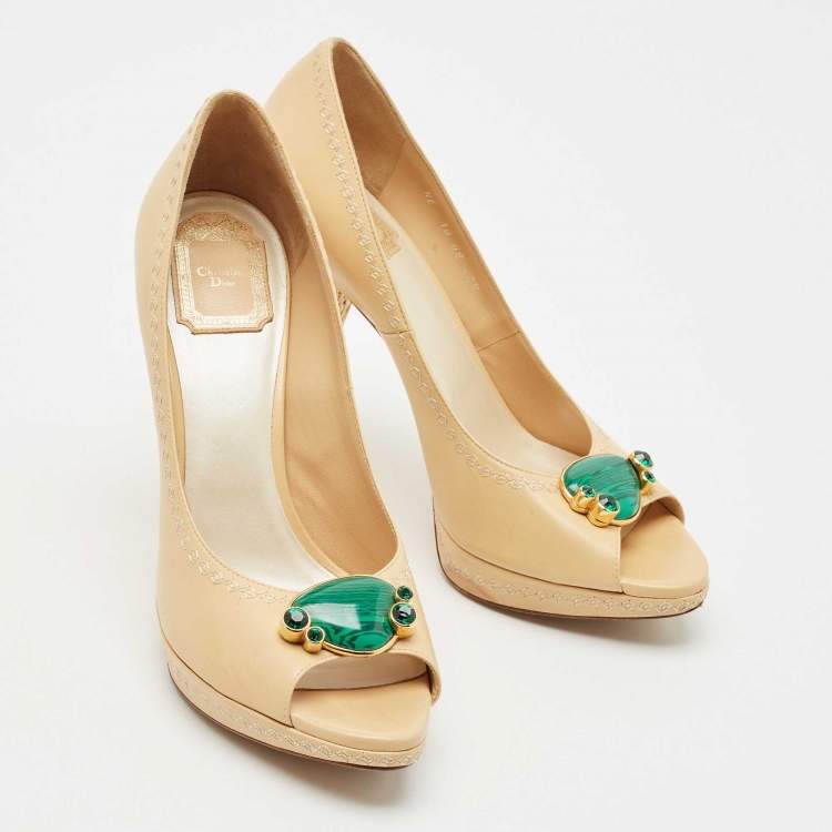 مملوكة مسبقًا Dior Cream Leather and Raffia Embellished Peep Toe Pumps Size 40.5