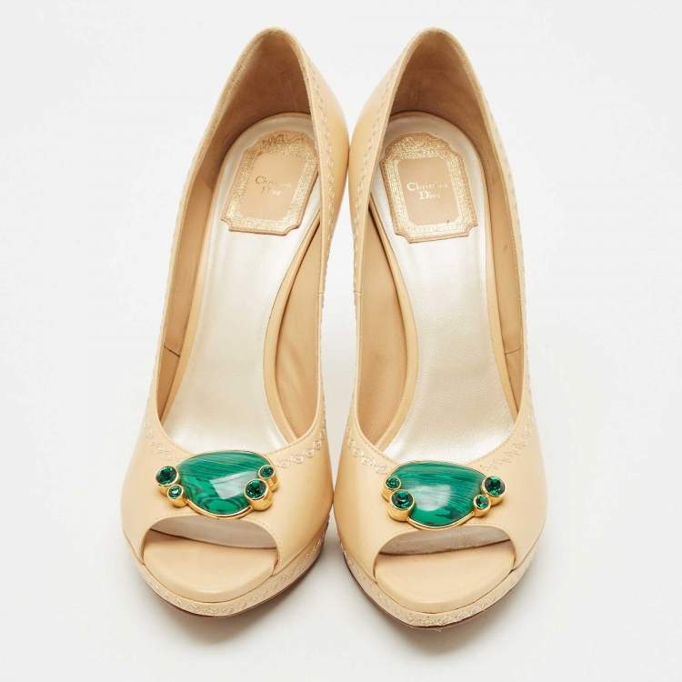 مملوكة مسبقًا Dior Cream Leather and Raffia Embellished Peep Toe Pumps Size 40.5