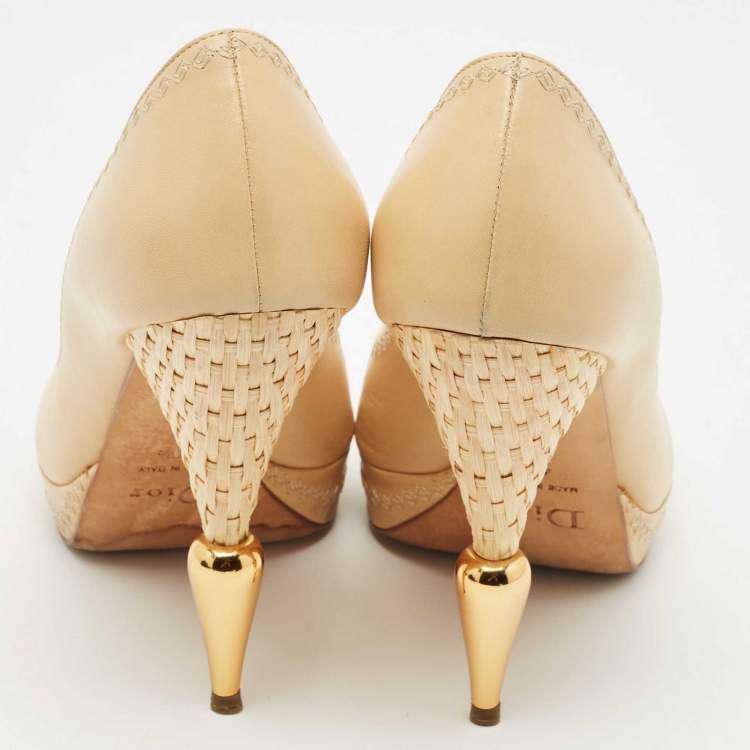 مملوكة مسبقًا Dior Cream Leather and Raffia Embellished Peep Toe Pumps Size 40.5