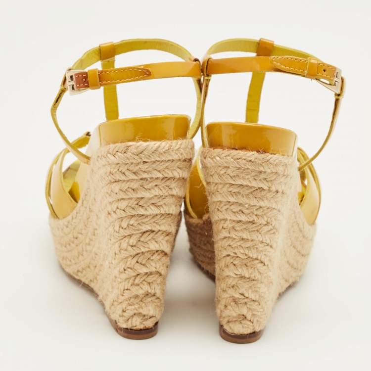 مملوكة مسبقًا Dior Yellow Patent Leather CD T-Strap Espadrille Wedge Sandals Size 35.5