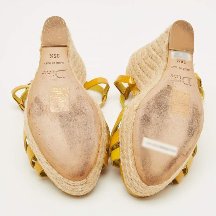 مملوكة مسبقًا Dior Yellow Patent Leather CD T-Strap Espadrille Wedge Sandals Size 35.5