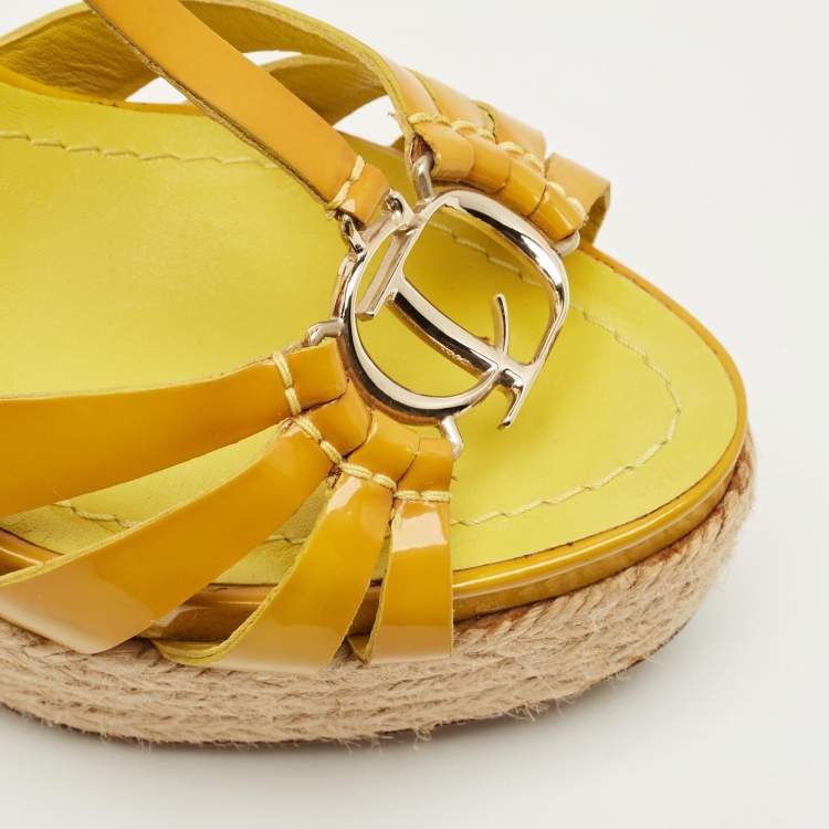 مملوكة مسبقًا Dior Yellow Patent Leather CD T-Strap Espadrille Wedge Sandals Size 35.5