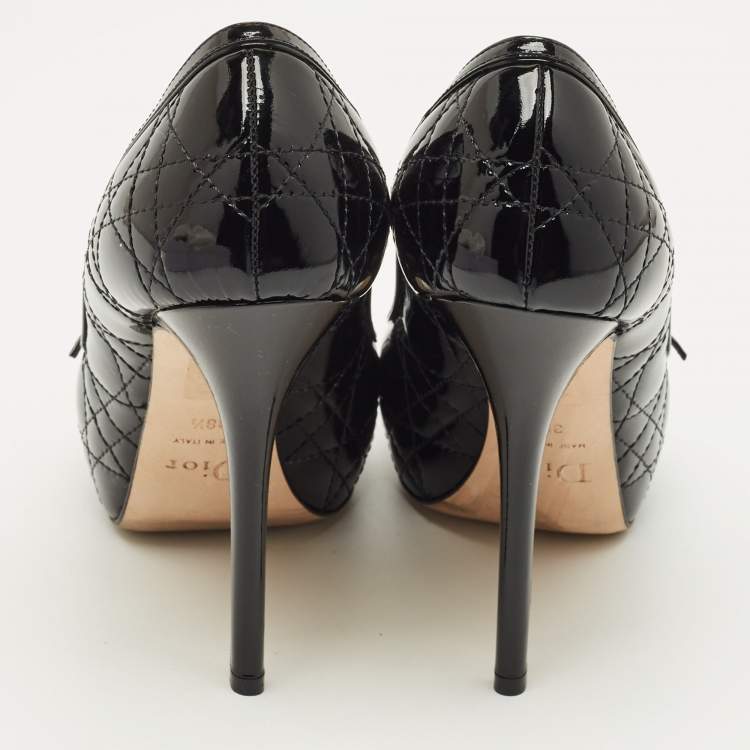 مملوكة مسبقًا Dior Size 38.5 Black Quilted Cannage Patent Leather Peep Toe Pumps