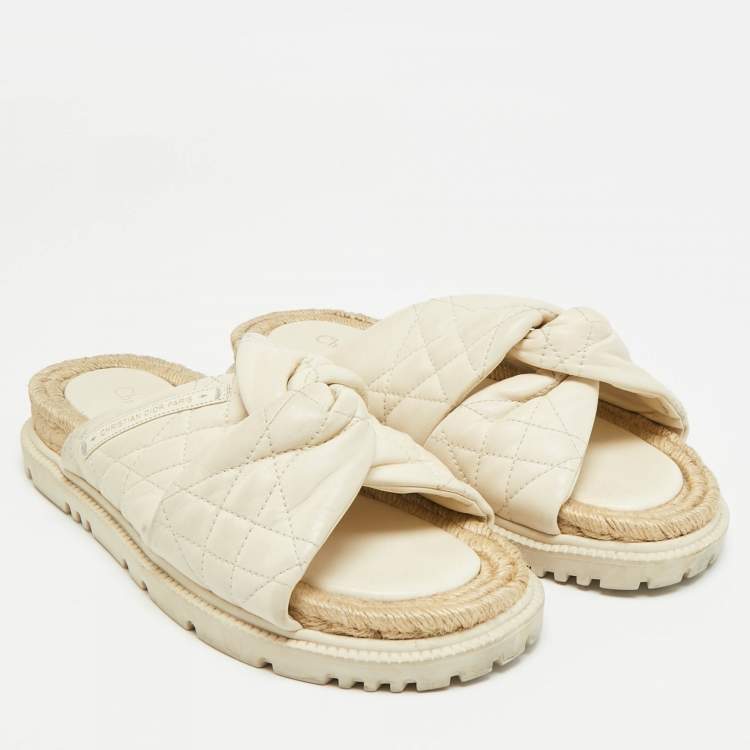 مملوكة مسبقًا Dior D-twist Size 38.5 Off White Quilted Leather Espadrille Flat Slide