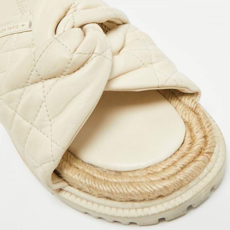 مملوكة مسبقًا Dior D-twist Size 38.5 Off White Quilted Leather Espadrille Flat Slide