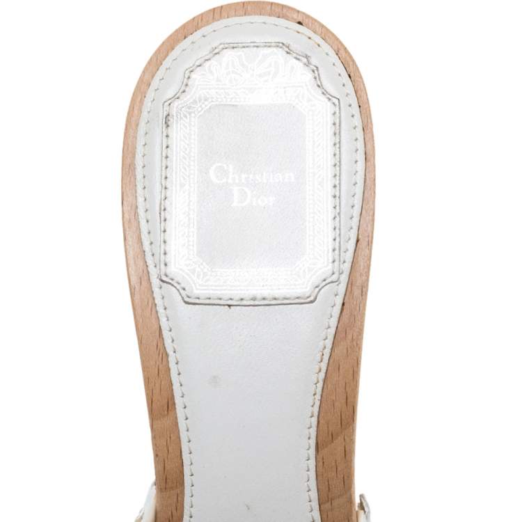 مملوكة مسبقًا Dior White Cannage Leather Wooden Platform Clog Slide Sandals Size 38