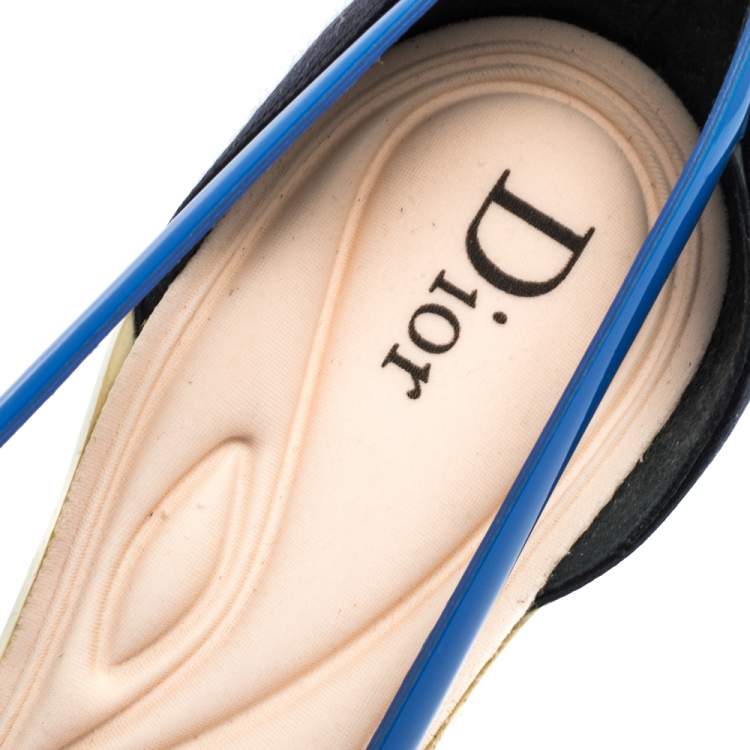 مملوكة مسبقًا Dior Two Tone Blue Satin and Patent Leather Pointed Toe Curved Heel Pumps Size 39