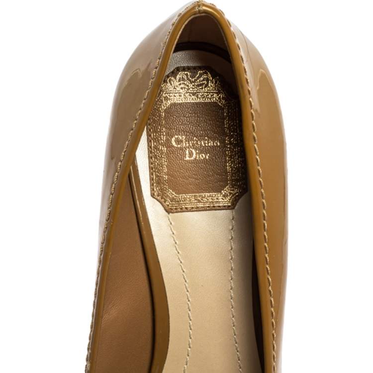 Pre Owned Dior Beige Patent Leather Buckle Detail Pumps Size 39