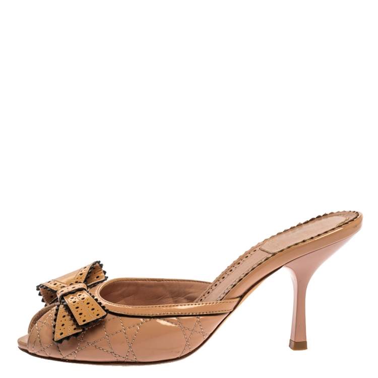 Pre Owned Dior Beige Patent Leather Bow Peep Toe Slide Sandals Size 35.5