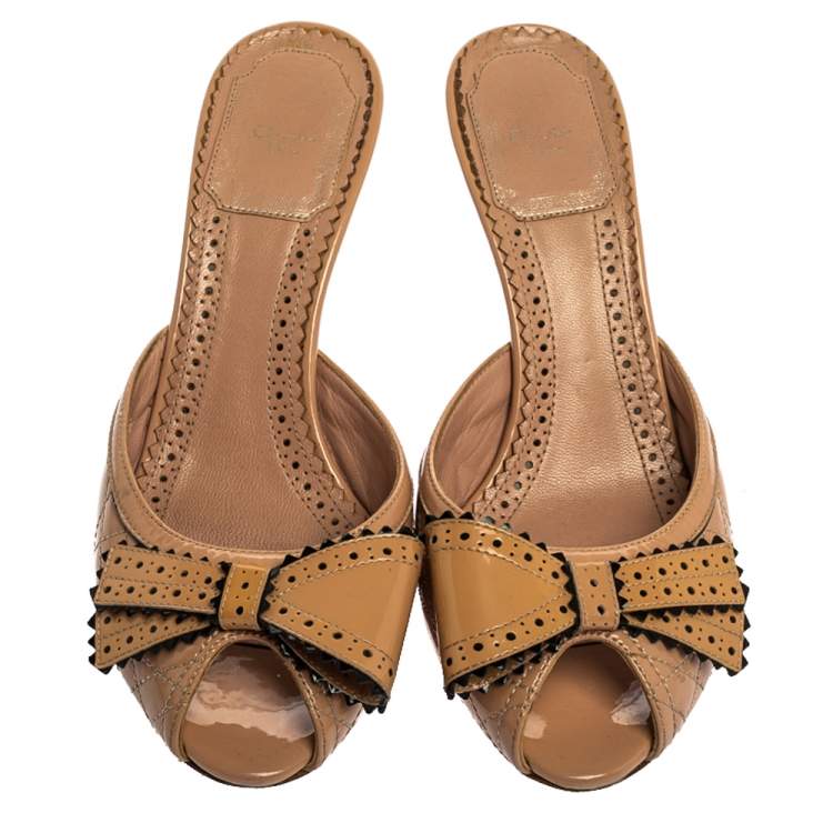 Pre Owned Dior Beige Patent Leather Bow Peep Toe Slide Sandals Size 35.5