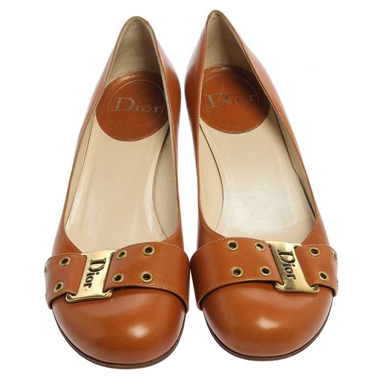 Pre Owned Dior Brown Leather Grommet Buckle Toe Pumps Size 38.5
