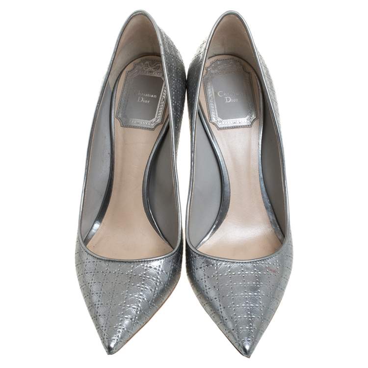 مملوكة مسبقًا Christian Dior Silver Leather Slip On  Pumps Size 35