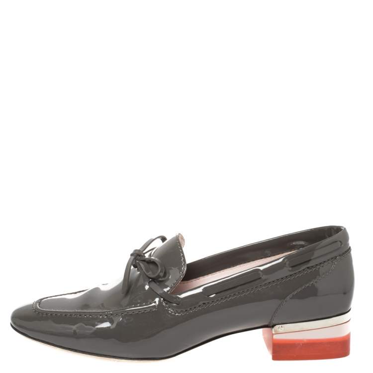 Pre Owned Dior Grey Patent Leather Bow Embellished Lucite Block Heel Loafer Pumps Size 38.5