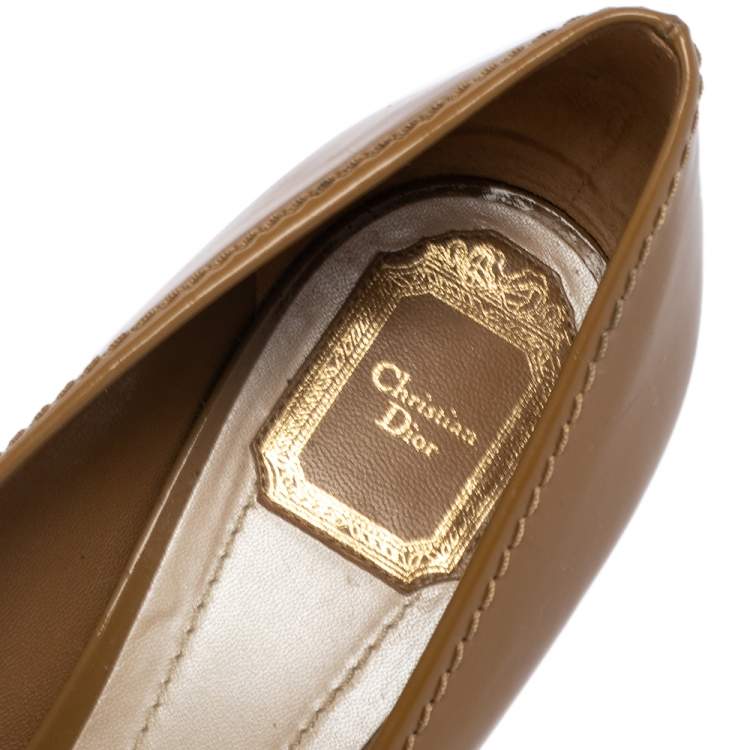 Pre Owned Dior Beige Patent Leather Buckle Detail Block Heel Pumps Size 41