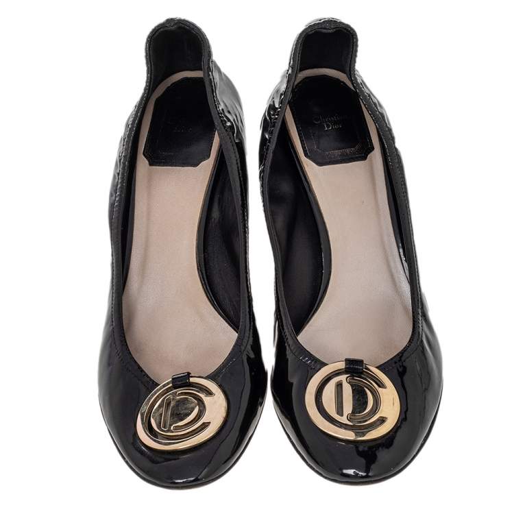 Pre Owned Dior Black Patent Leather Round Metal Logo Scrunch Pumps Size 37