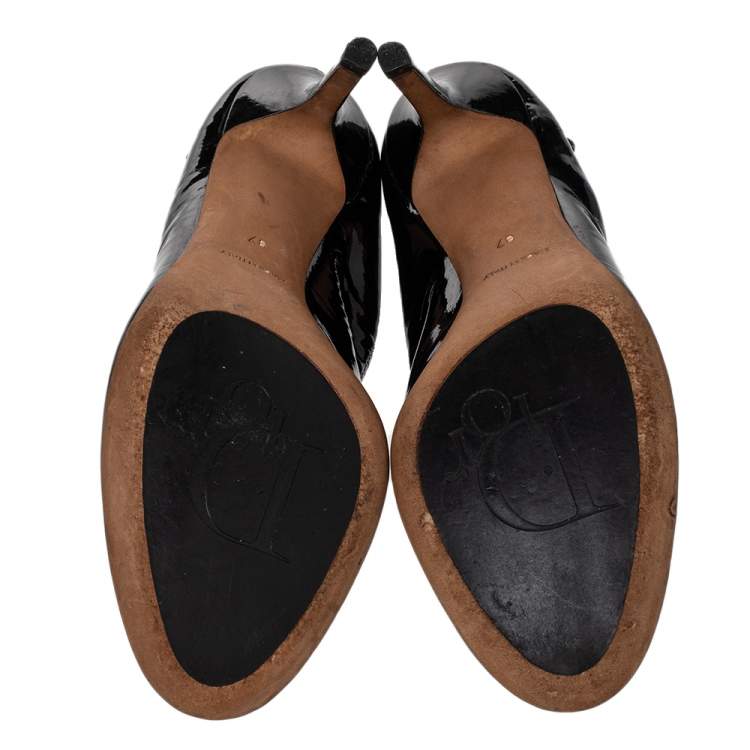 Pre Owned Dior Black Patent Leather Round Metal Logo Scrunch Pumps Size 37