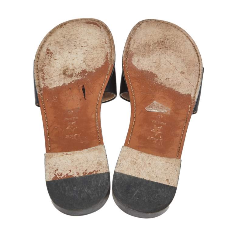 مملوكة مسبقًا Dior Black Leather Logo Flat Sandals Size 40