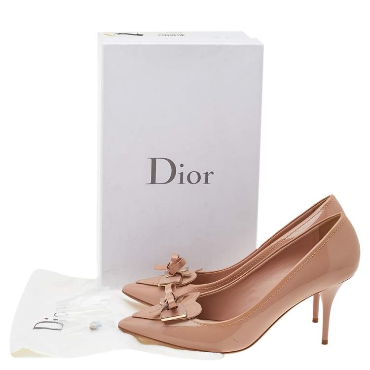 مملوكة مسبقًا Dior Beige Patent Leather Bow Pointed Toe Pumps Size 40