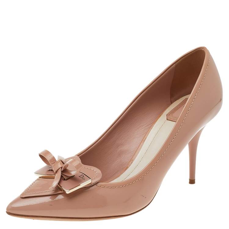 مملوكة مسبقًا Dior Beige Patent Leather Bow Pointed Toe Pumps Size 40