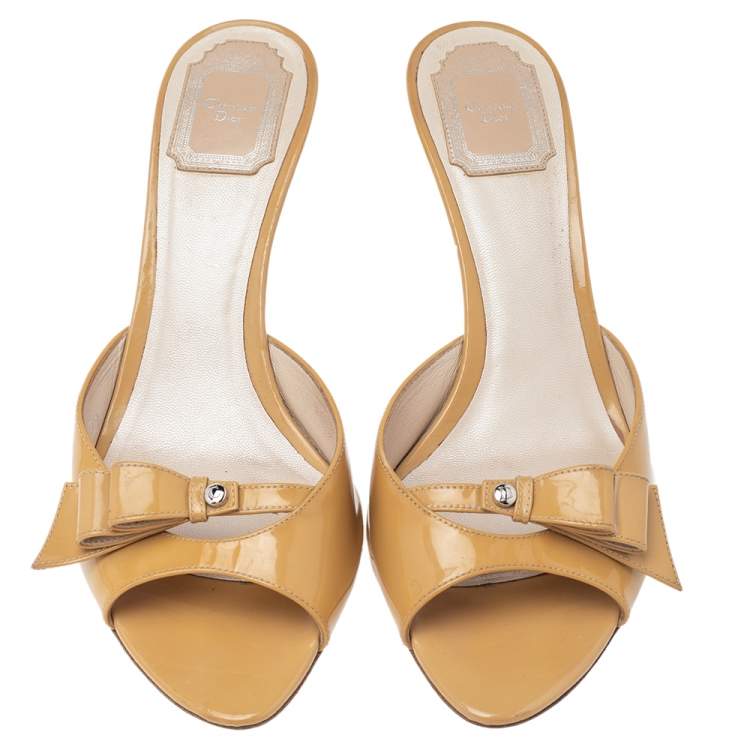 Pre Owned Dior Beige Patent Leather Bow Slide Sandals Size 39