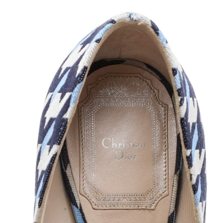 Pre Owned Dior Christian White/Blue Check Plaid Volt Canvas Pointy Toe Pump Size 35