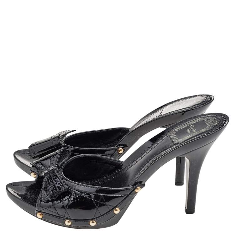 مملوكة مسبقًا Dior Black Cannage Patent Leather Bow Slide Sandals Size 41