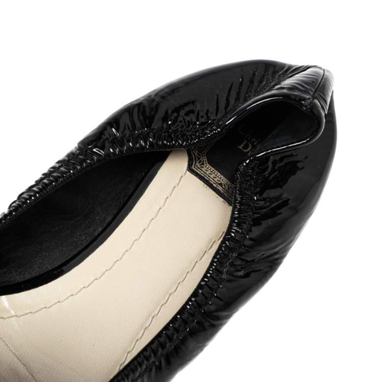 مملوكة مسبقًا Dior Black Patent Leather Scrunch Ballet Flats Size 37